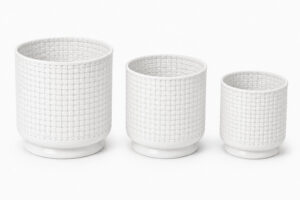 CJ. 3 VASOS EM METAL